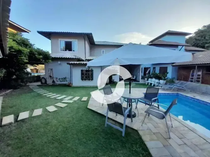 Casa com 4 quartos, 2 suítes e 5 vagas à venda, 450 m² por R$ 3.900.000,00 - Camboinhas - 