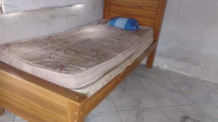 Cama solteiro com colchão