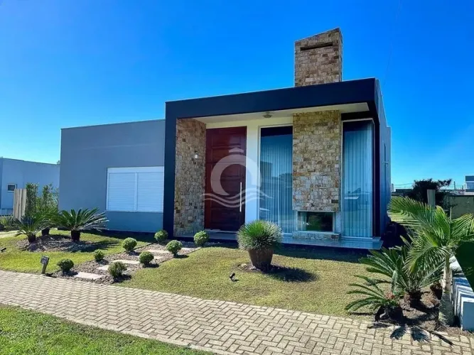 Casa de praia em condomínio fechado, 3 suítes Capão da Canoa