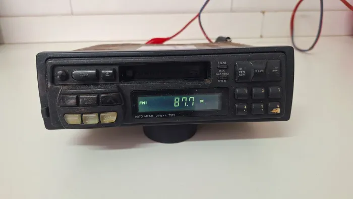 Toca fitas alpine 7513 para restauro, liga mais nao sai som, fita entra gira e ejecta