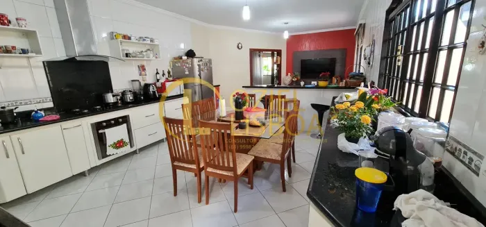 CASA NA LAJE COLONIAL 05 QUARTOS 02 SUÍTES CHURRASQUEIRA LOTE 800m² CONDOMÍNIO RUA 06 VICE