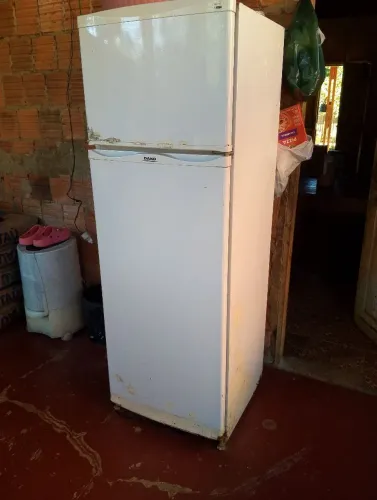 Vendo geladeira funcionando perfeitamente dias portas