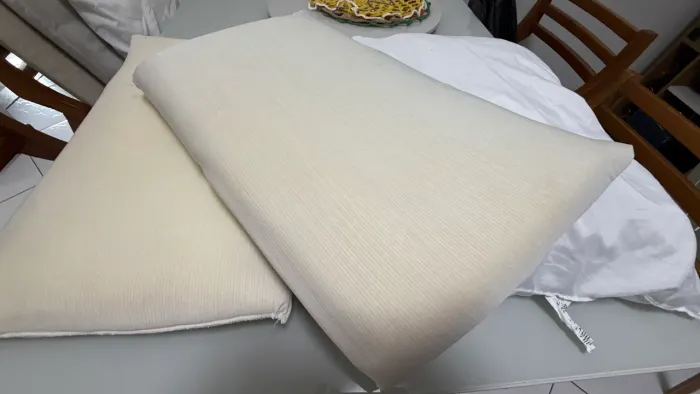 Conjunto com 3 /Travesseiros - Cor Bege/Creme