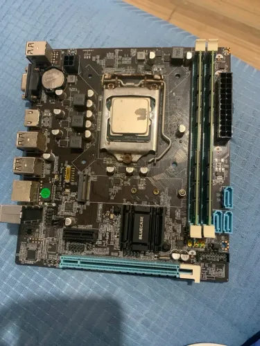 * Intel Core i7-2600 * Placa-mãe Bluecase BMBH61-G2HG-M2 * 16 GB DDR3 1600 MHz (2×8 GB)