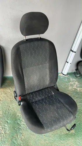 Vendo bancos usados do Ford focus  tem alguns detalhes de uso e precisa ser lavado 