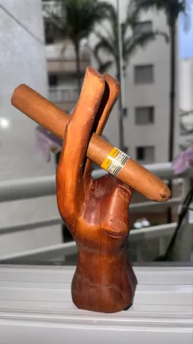Escultura em madeira direto de Cuba