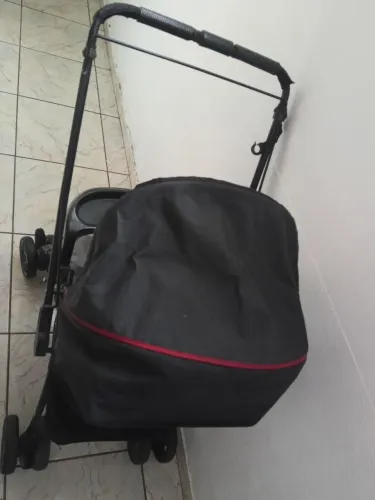 Vendo carrinho de bebê 