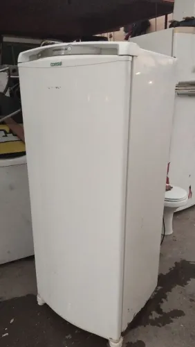 Geladeira cônsul com defeito