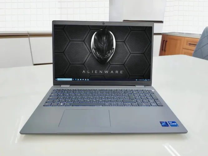 Notebook DeLL LT i5 13°Ger/ Tela 120Hz/ Biometria - 1 Tera