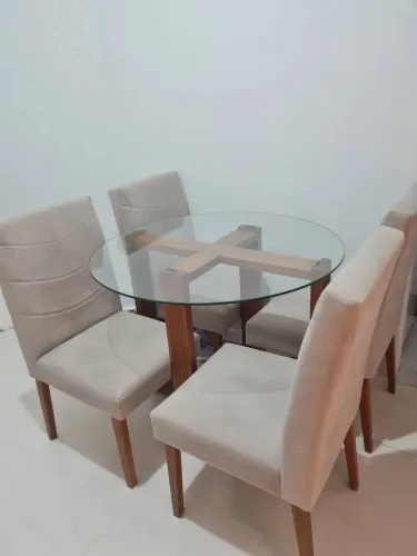 Mesa tampo de vidro 90 cm + 4 cadeiras madeira maciça
