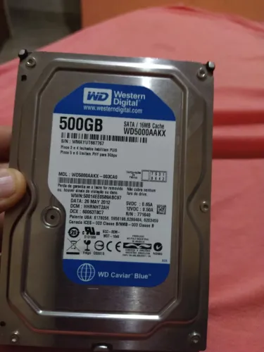 Western Digital Caviar Blue (WD5000AAKX), com capacidade de 500 GB.