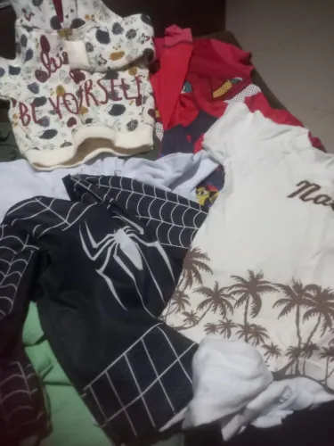 Vendo roupas usadas de. Crianças.