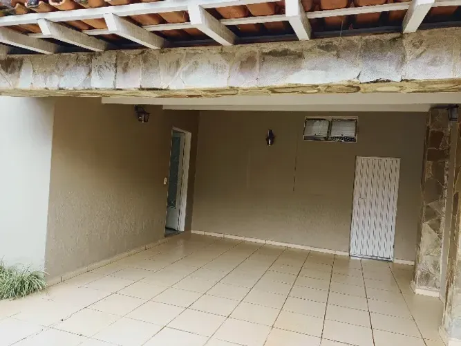 Aluga-se casa no Jardim Primavera
