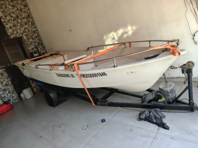 Vendo barco de pescar semi novo
