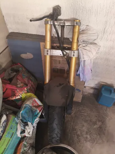 Suspensão dianteira completa, Rodas e Freios Comet 250