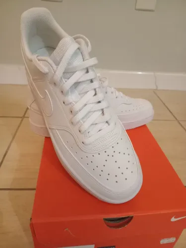 Vendo tênis Nike e New balance ótimo estado usado ambos 1 vez