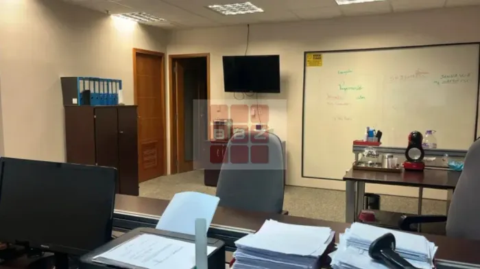 Sala Comercial à Venda na Vila Andrade - São Paulo-SP: 1 Sala, 1 Banheiro, 1 Vaga e 64,00m
