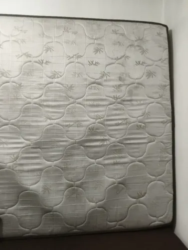 Cama queen ótimo estado