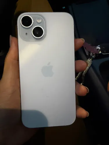 iPhone 15 Branco 256GB - R$ 3.000