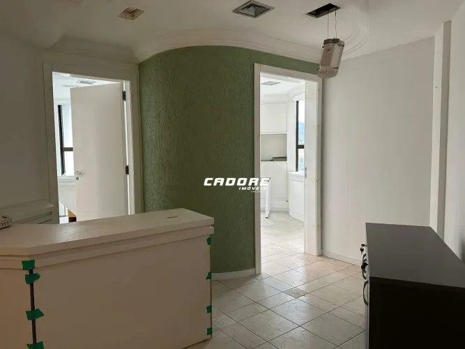 SALA COMERCIAL A VENDA CENTRO CLINICO SC