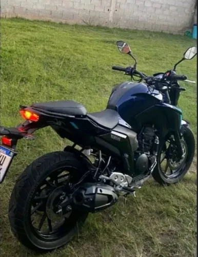 Vendo essa moto quitada e selada.