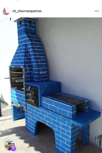 Churrasqueira pré moldada com fogão a lenha e forno de pizza 2.500