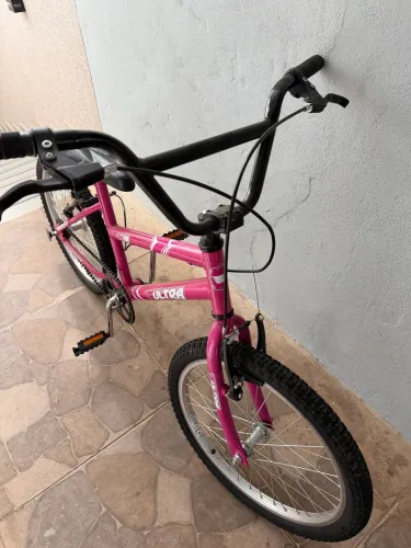 Vende se essa bicicleta aro 20 muito conservada e pouco uso