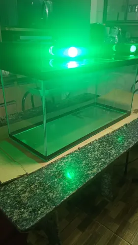 Aquário 40 Litros com LED Embutido - Excelente Estado