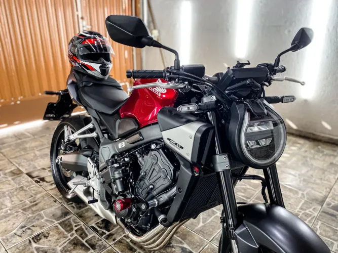 Vendo uma cb650r 2026