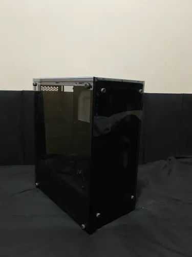 Gabinete Gamer Mid Tower branco com Lateral em Vidro Temperado