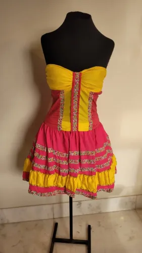 Vestido festa junina amarelo e vermelho. Tamanho M, adulto!