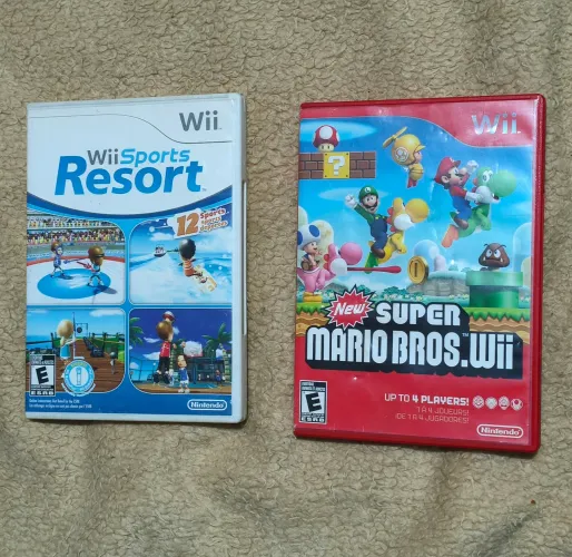 Jogos Mário Bros wii e Wii Sport.