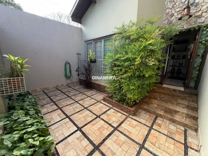 Casa para venda e locação na Avenida Santos Dumont, próximo ao Hospital Mario Palmério