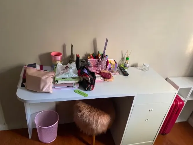 Escrivaninha/Penteadeira (espelho interno e espaço para maquiagem) + Prateleira de brinde.