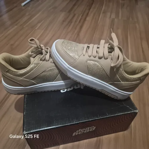 Tênis feminino novo na caixa!