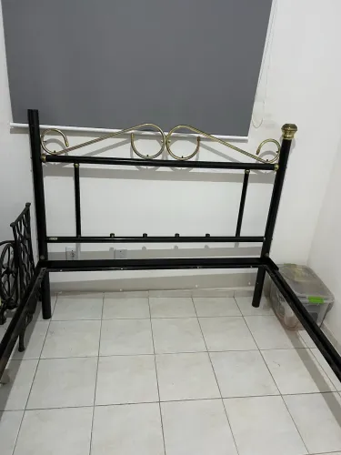 Cama de casal de ferro
