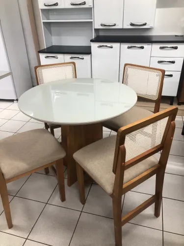 Mesa com 4 cadeiras NOVA