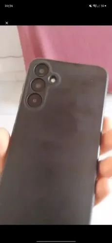VENDO GALAXY A16 5G ,128GB 400 . ESTA COM APENAS UM TRINCO NA TELA MAS N INTERFERE EM NADA