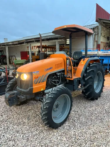 TRATOR BUDNY 5040 4x4 ACEITA TROCA 