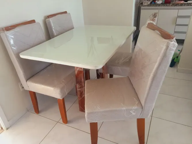 Mesa de jantar laqueada