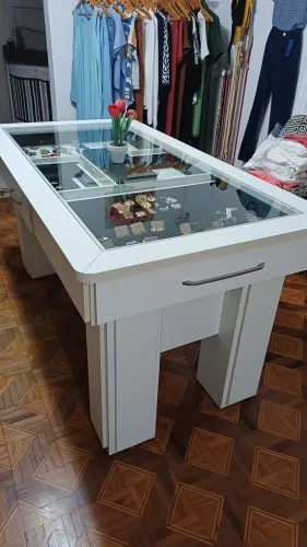 Mesa para semi joias e acessórios 