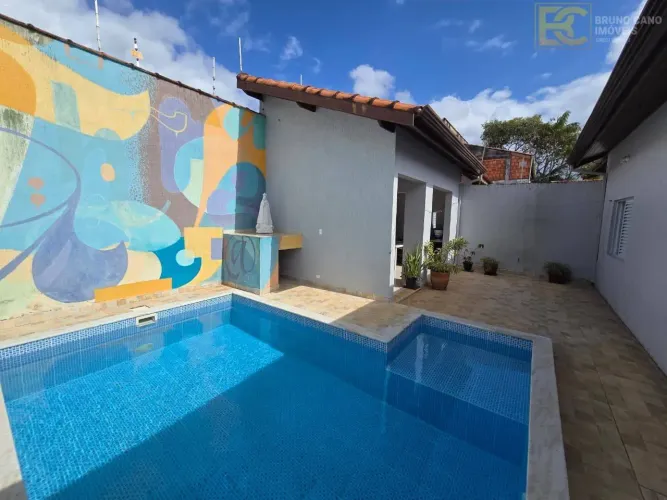 Casa toda moderna próximo ao mar à venda em um dos mais procurados bairros- Jardim Barra d