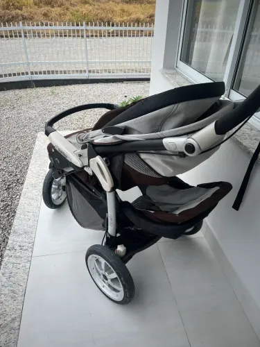Carrinho de bebê duplo
