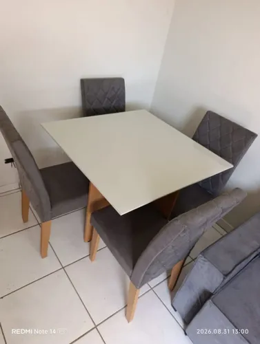 Mesa hello com 4 cadeiras tampão em laka cadeira em MDF 90 x 90