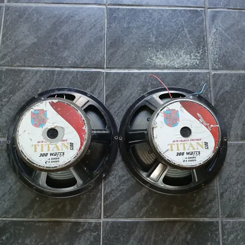 Par de Falante Titan 12 300w 8 ohms cada
