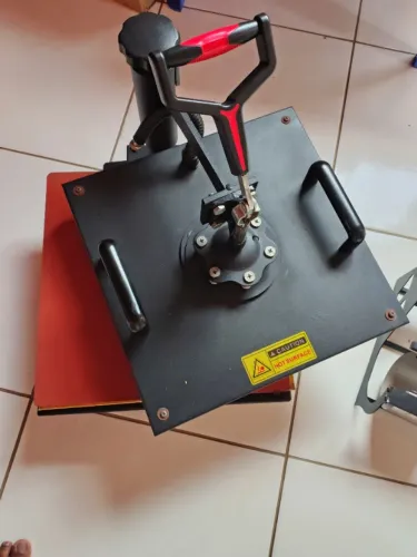 Máquina de transfer 9x1 está em perfeito estado de uso e conservação.