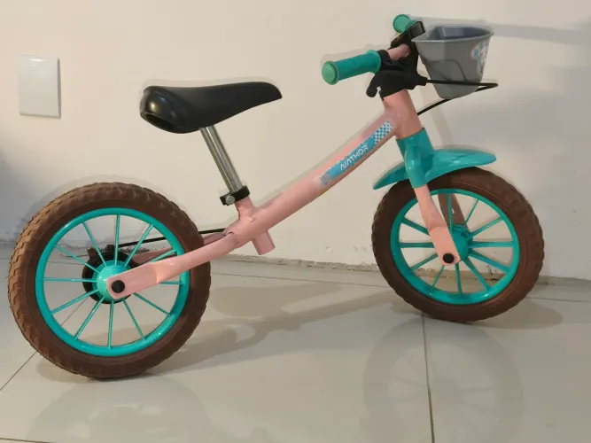 Bicicleta infantil de equilíbrio