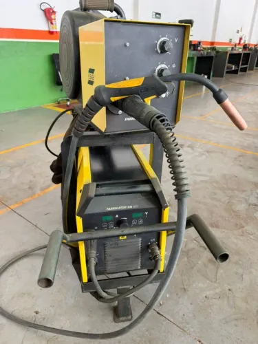 Máquina de Solda Inversora Multiprocesso Fabricator EM400i 400A 380V Trifásico ESAB