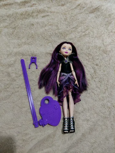 Boneca ever after high raven queen (ler descrição)