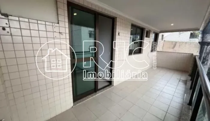 Cobertura : Linear / Residencial / Tijuca